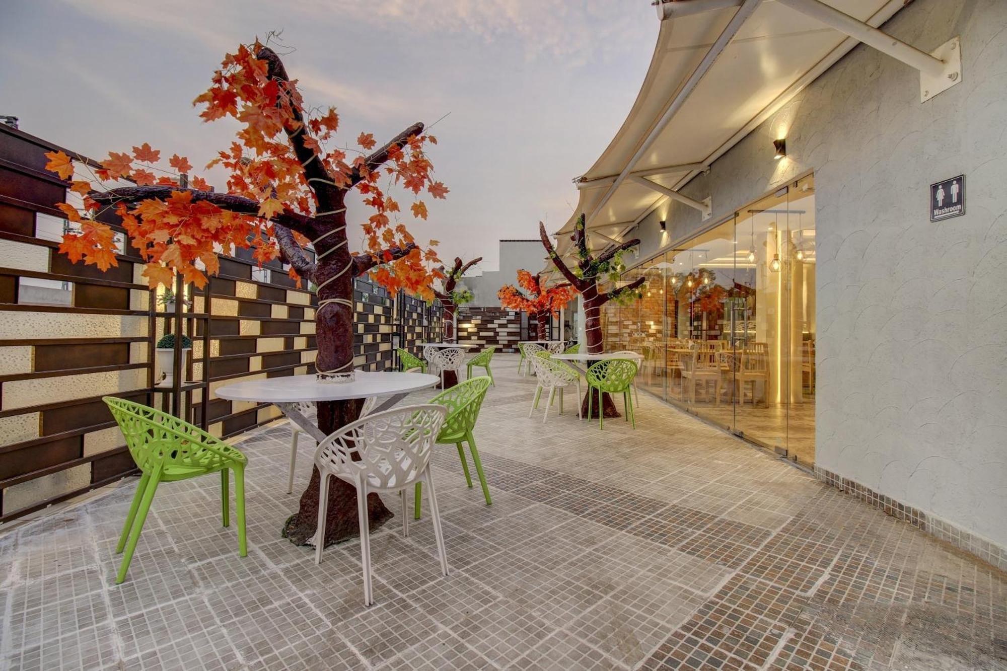 Super Townhouse Geetraj Near Shalimar Gateway Lucknow Hotel Luaran gambar