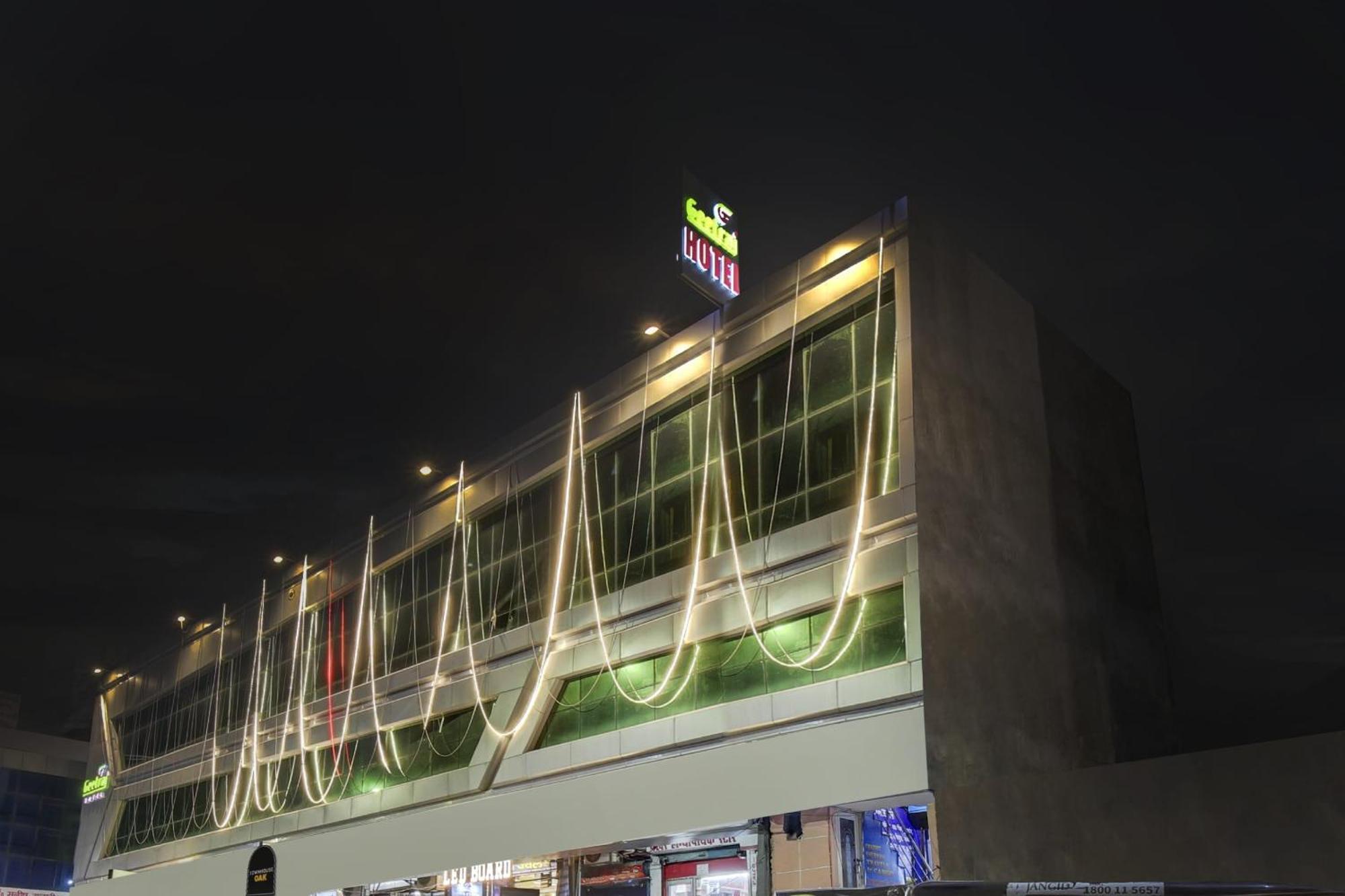 Super Townhouse Geetraj Near Shalimar Gateway Lucknow Hotel Luaran gambar