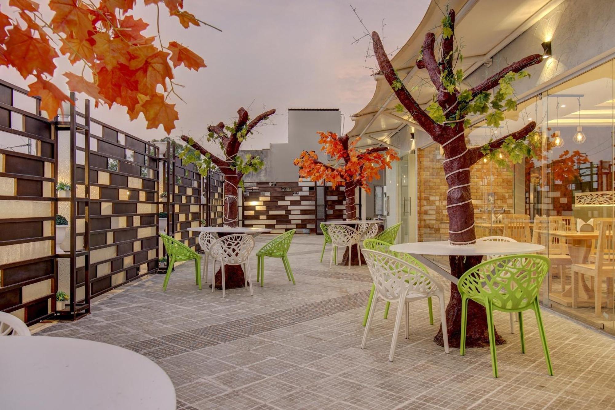 Super Townhouse Geetraj Near Shalimar Gateway Lucknow Hotel Luaran gambar