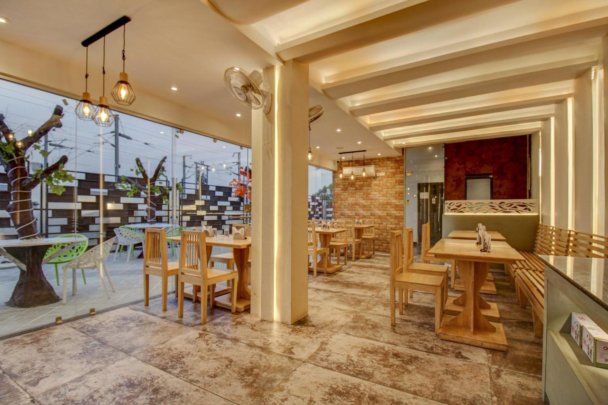 Townhouse Geetraj Near Shalimar Gateway Lucknow Hotel Luaran gambar